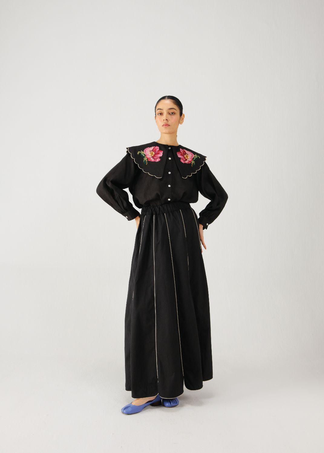 Julia set-Black rose emb.