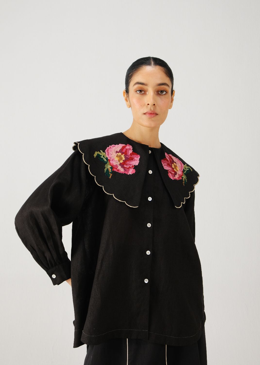 Julia top-Black rose emb.