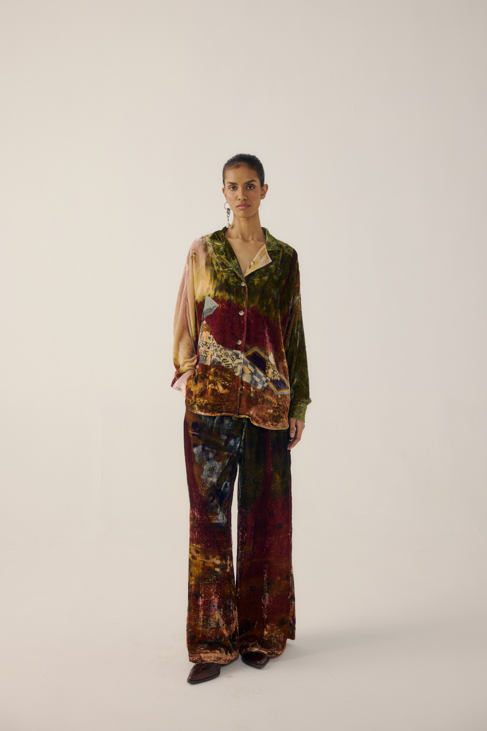 LOUNGE PANTS-Lakesize Zoomed In