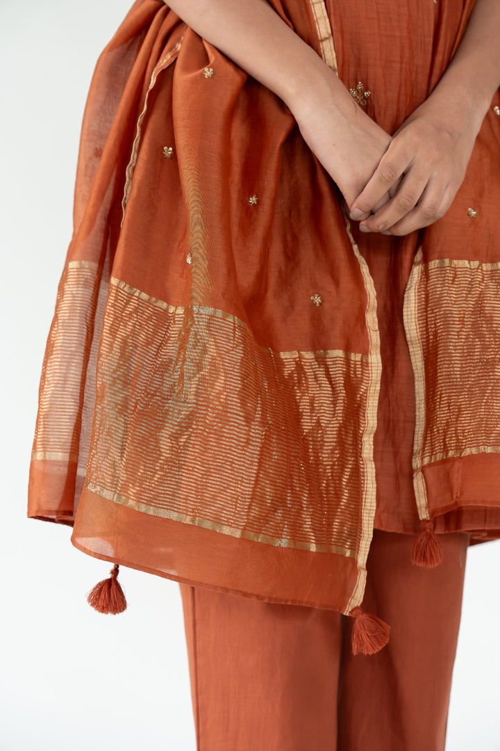 Ekra Kurta Set 
with Ayra Odhani-Rust