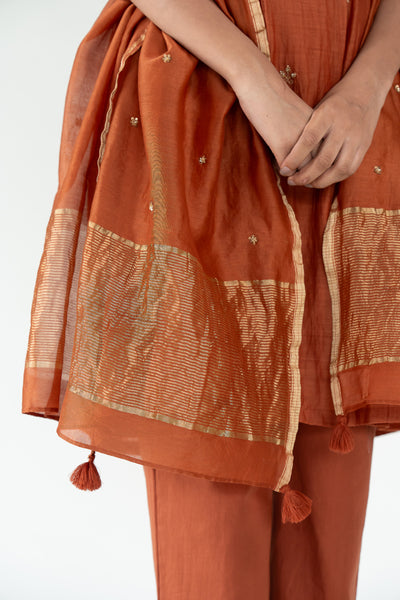 Ekra Kurta Set 
with Ayra Odhani-Rust