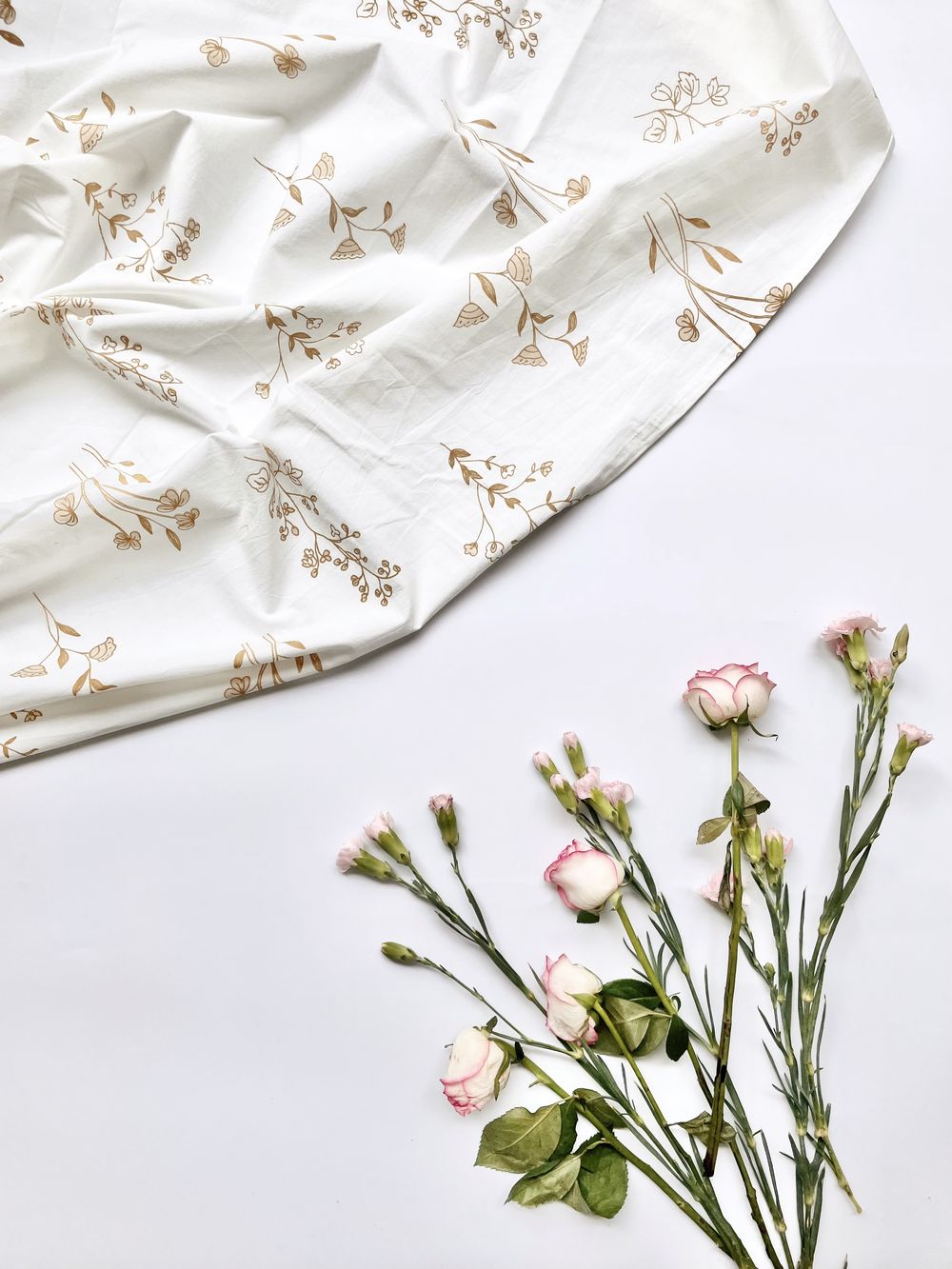 Meadow Bedsheet With Pillow Covers