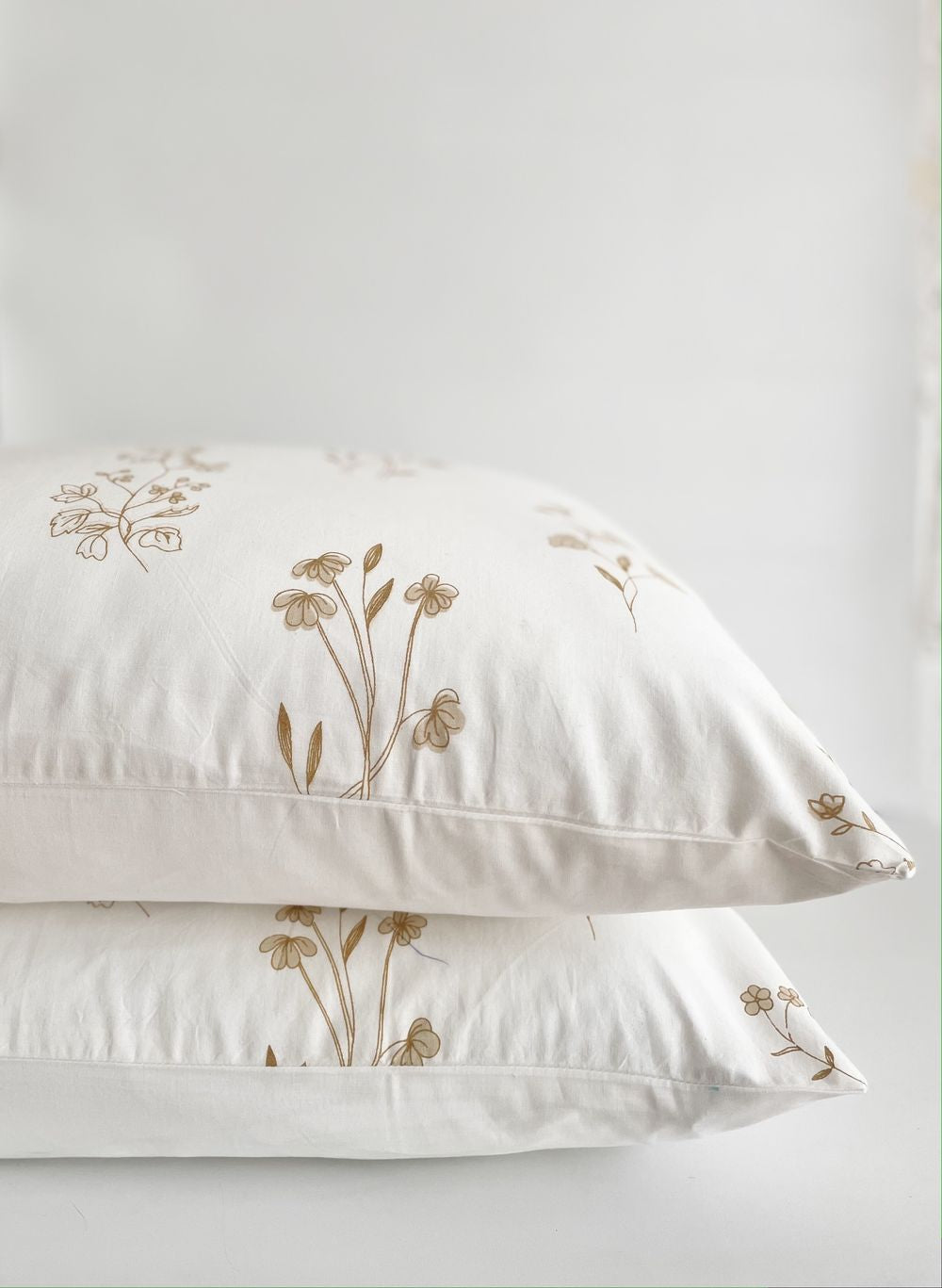 Meadow Bedsheet With Pillow Covers