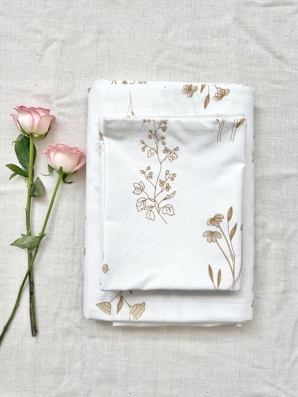 Meadow Bedsheet With Pillow Covers