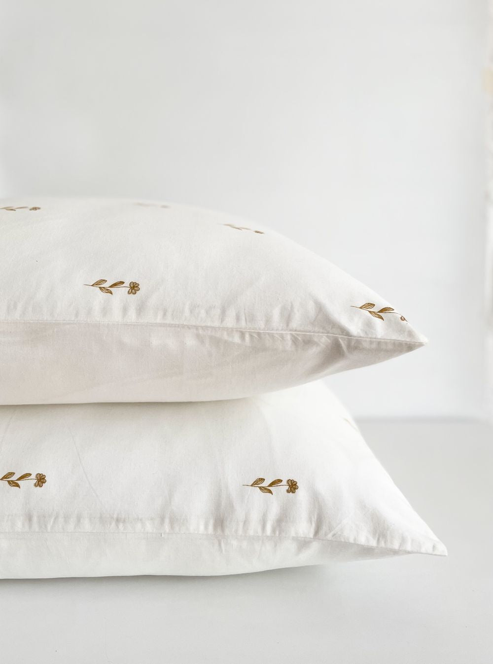Bela Bedsheet With Pillow Covers