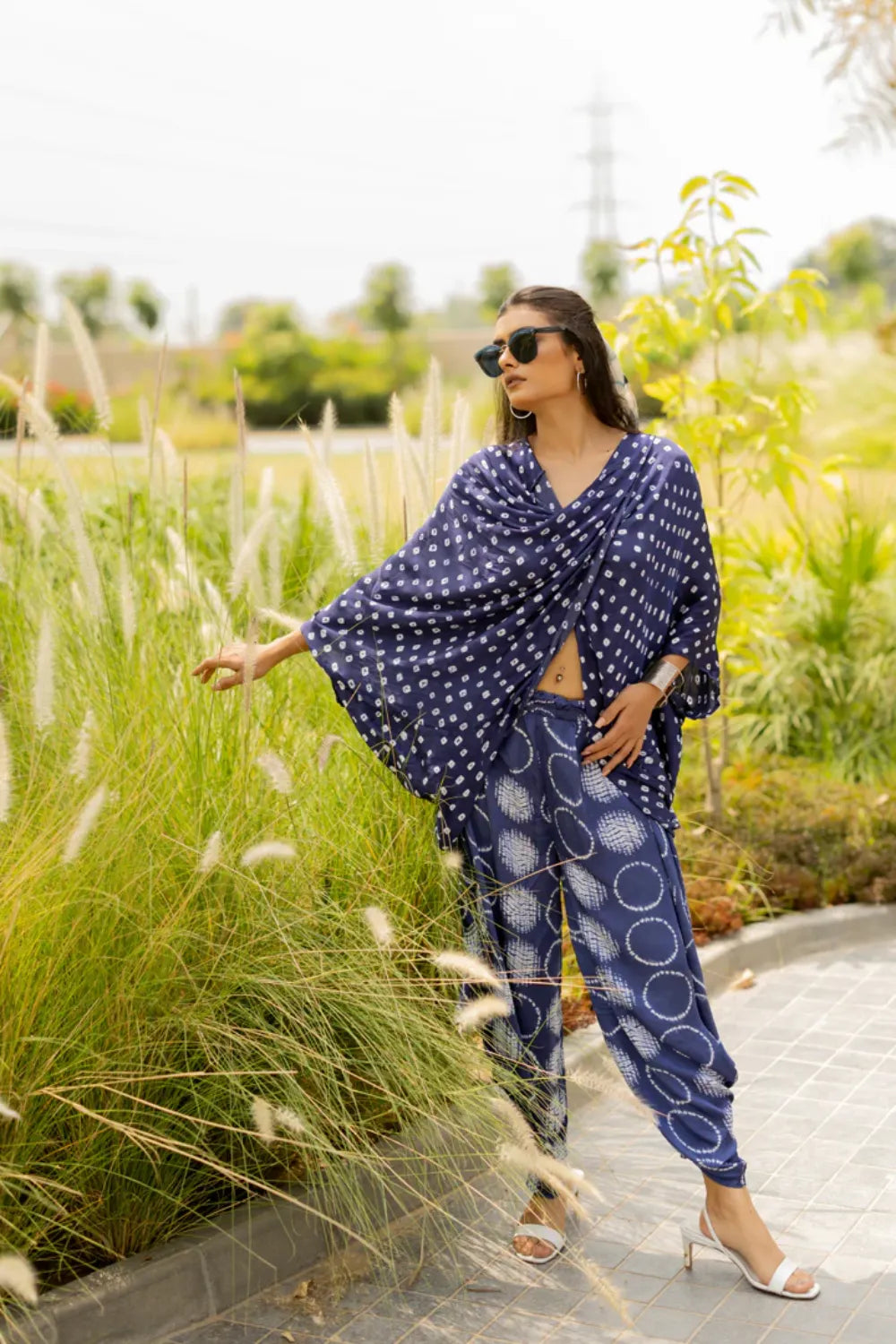 MOD DOTS TWIST TOP-BLUE