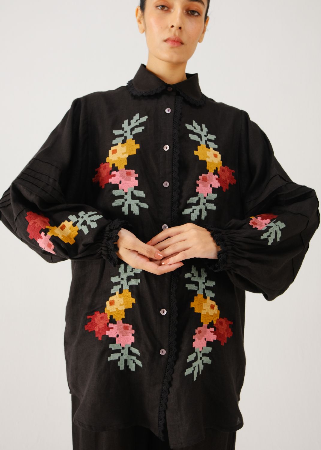 Moira shirt-Black pixel emb.