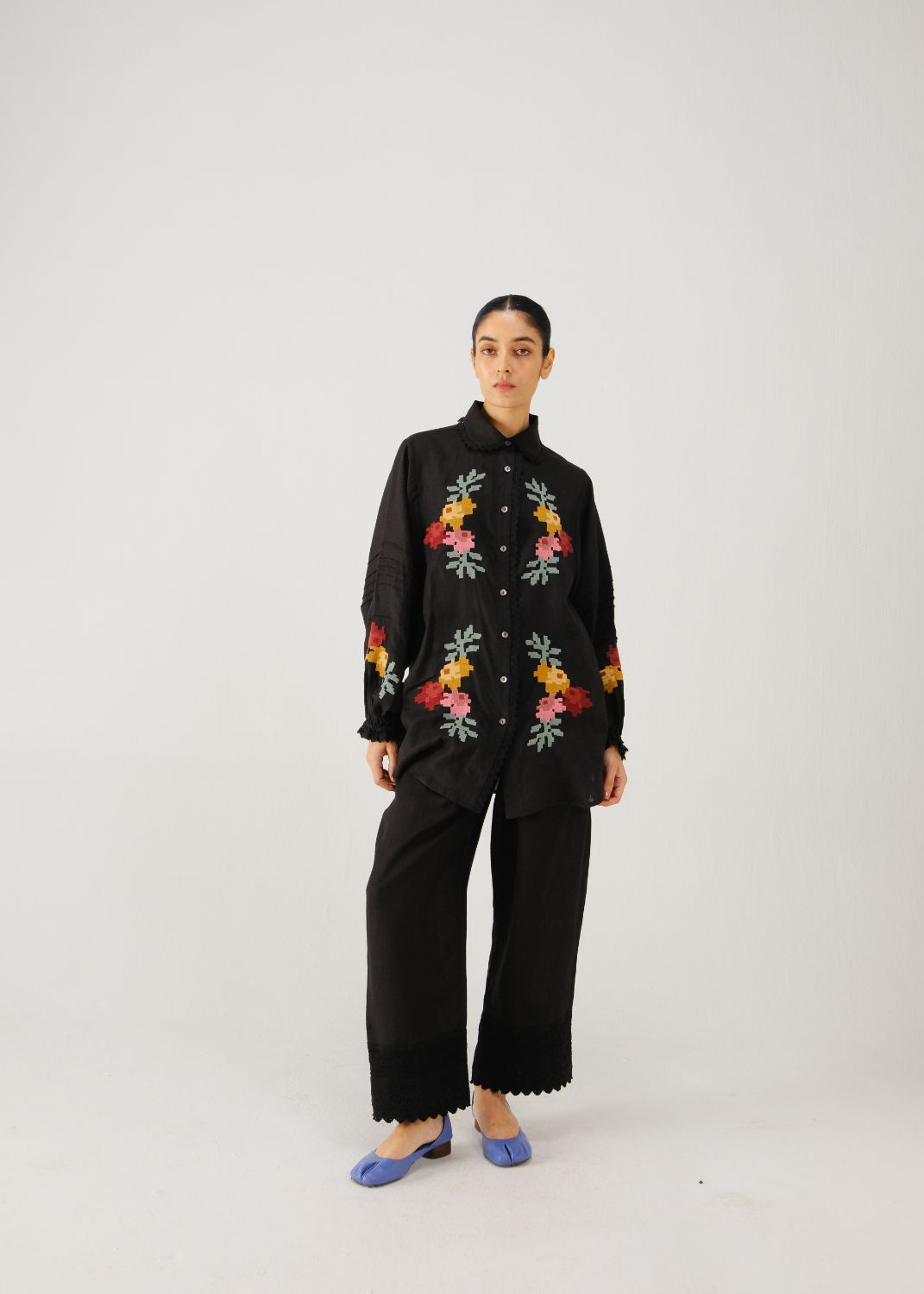 Moira shirt-Black pixel emb.