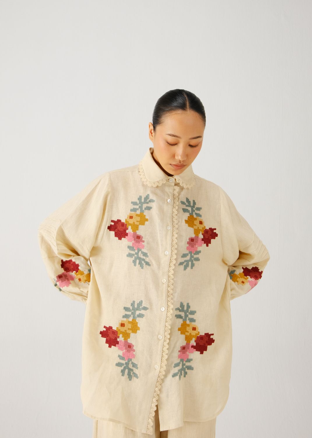 Moira shirt-Ivory pixel emb.