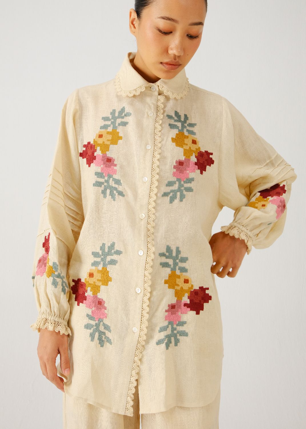 Moira shirt-Ivory pixel emb.