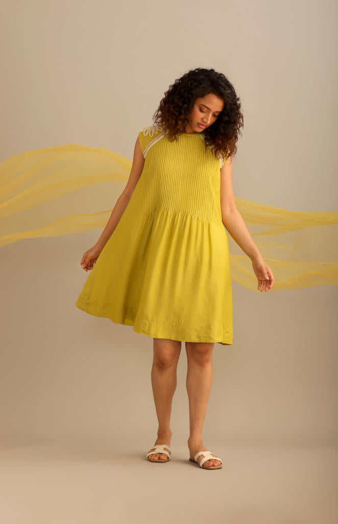 A LIME COTTON SILK PINTUCKED SHORT KNEE LENGTH DRESS