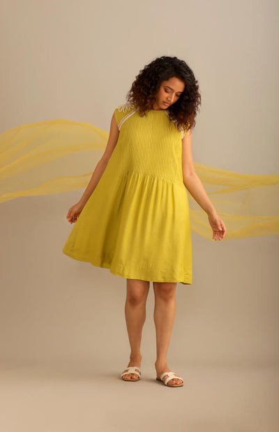 A LIME COTTON SILK PINTUCKED SHORT KNEE LENGTH DRESS