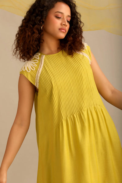 A LIME COTTON SILK PINTUCKED SHORT KNEE LENGTH DRESS