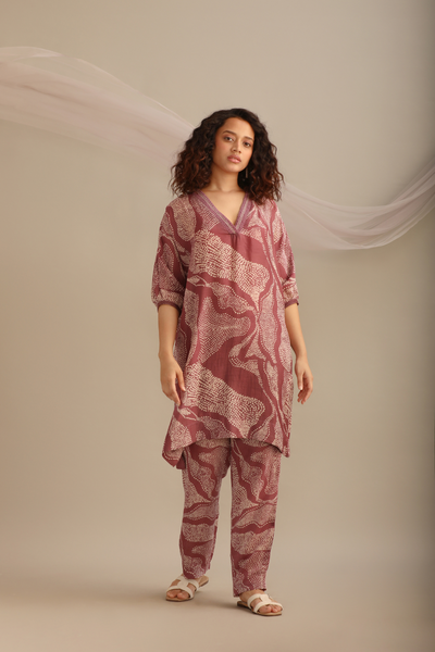 LANDSCAPE LAVENDER PRINTED V NECK KAFTAN SET.