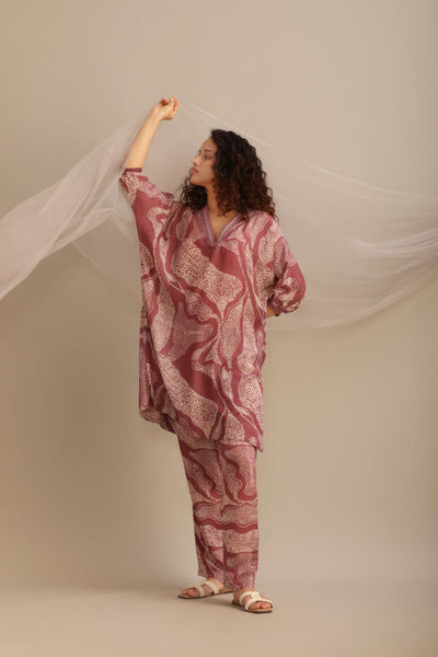 LANDSCAPE LAVENDER PRINTED V NECK KAFTAN SET.