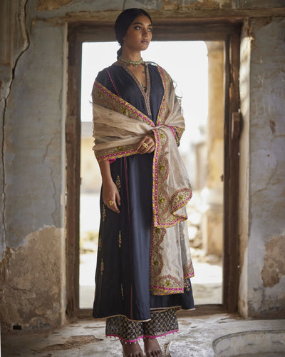Nadira Black Silk Butti Back Yoke Kurta Set