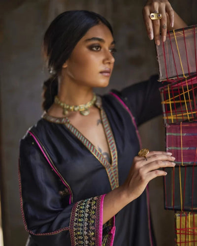 Nadira Black Silk Butti Back Yoke Kurta Set