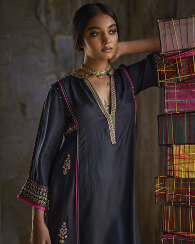 Nadira Black Silk Butti Back Yoke Kurta Set