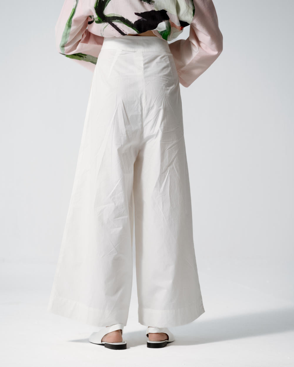 WHITE PLEATED PANTS