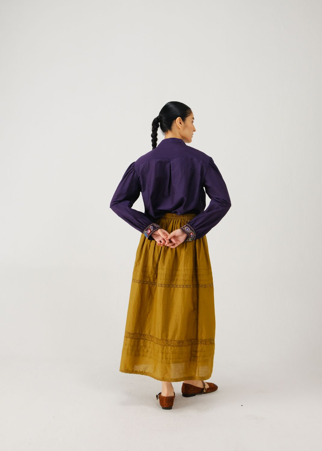 Peasant top-Ink band emb.