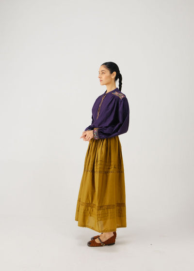 Peasant top-Ink band emb.