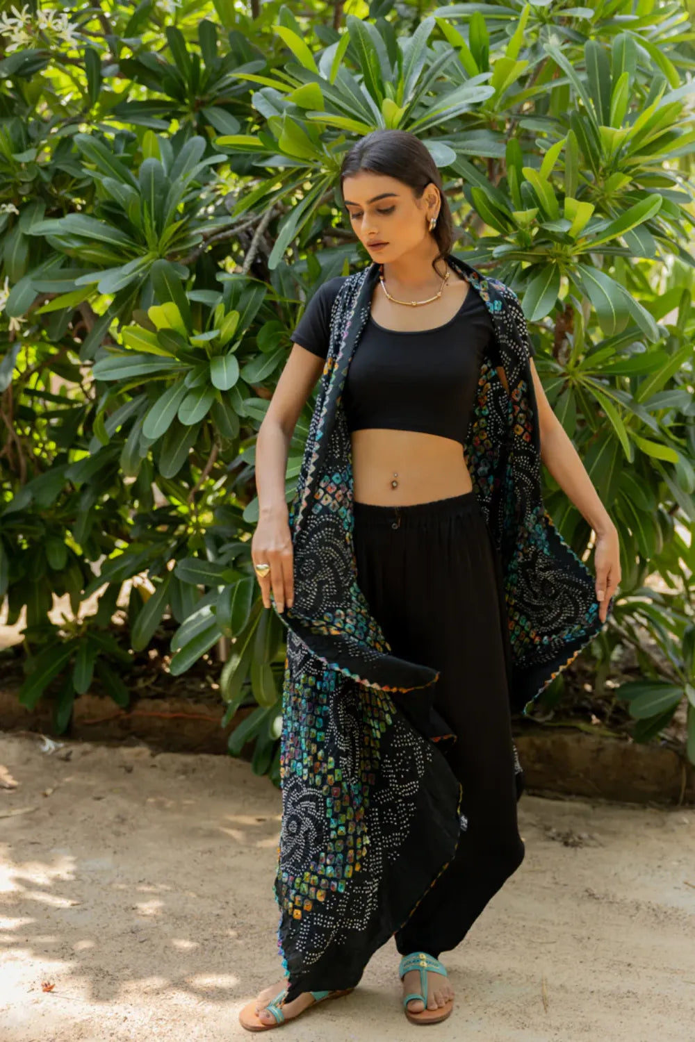 PINWHEEL SHRUG-BLACK