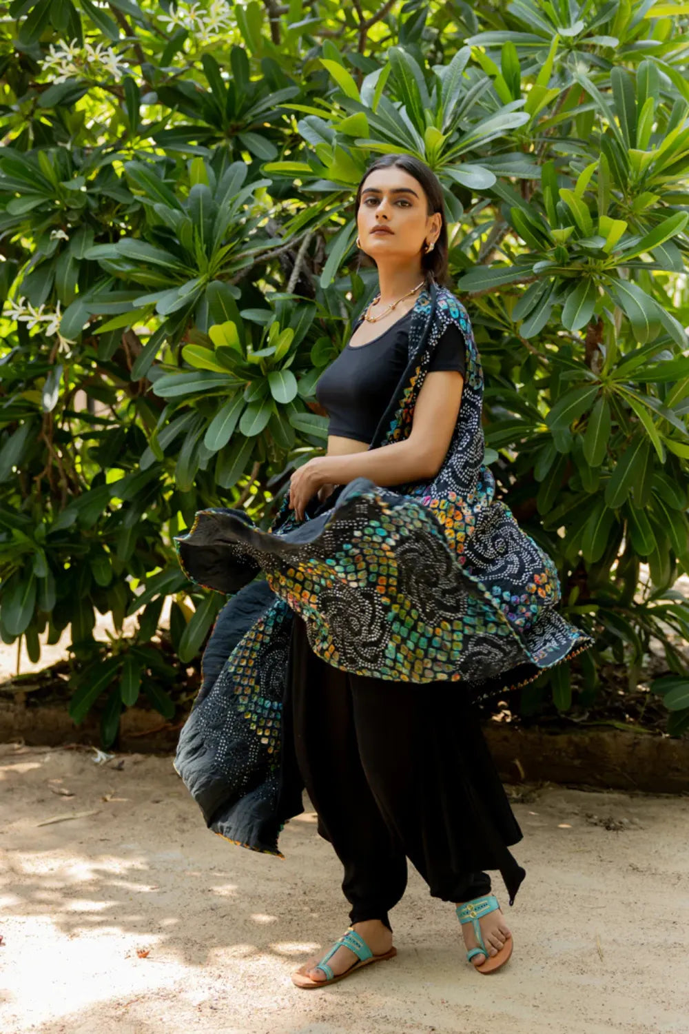 PINWHEEL SHRUG-BLACK