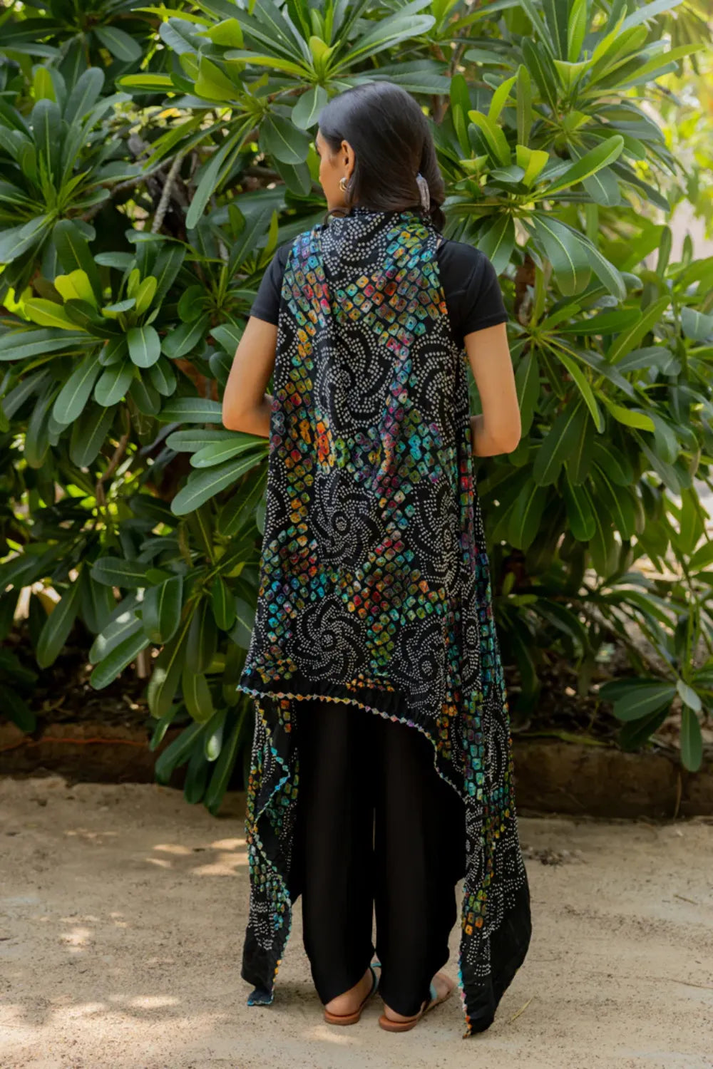 PINWHEEL SHRUG-BLACK