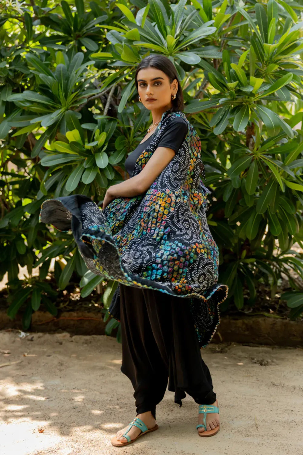 PINWHEEL SHRUG-BLACK