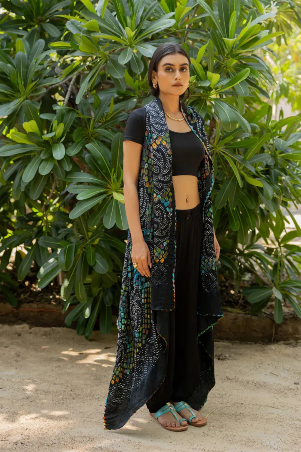 PINWHEEL SHRUG-BLACK