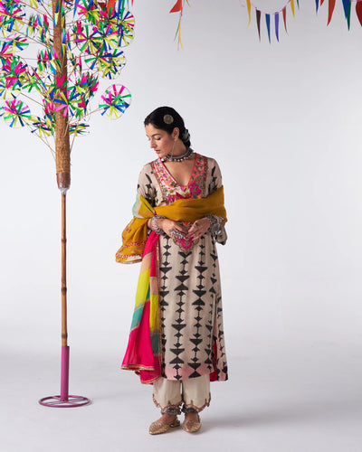 Sakhi Black And White Phulkari Yoke Kurta Set