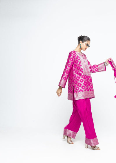 Seerat - Brocade Jaal Silk Kurta with Farshi set - Pink