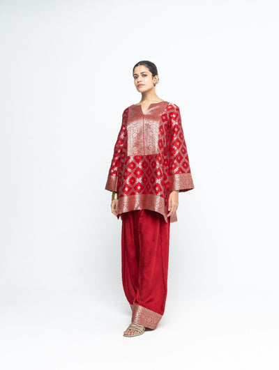 Seerat - Brocade Jaal Silk Kurta with Farshi set - Red