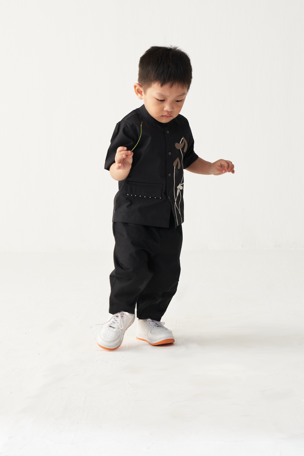 KIDS POPPY APPLIQUE SHIRT-BLACK