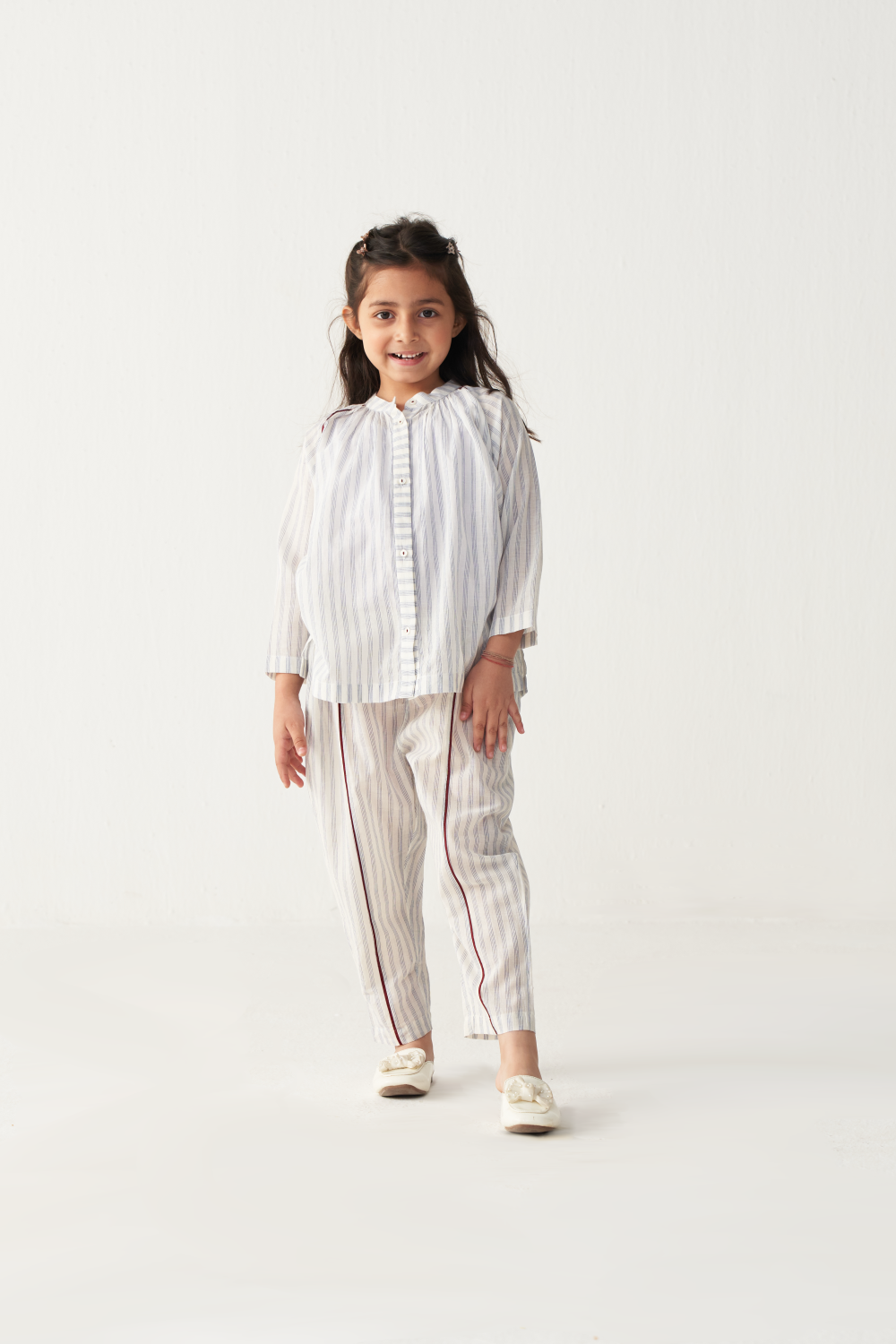 KIDS GATHER NECK SHIRT-WHITE & BLUE