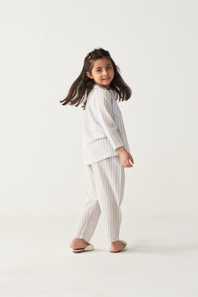 KIDS GATHER NECK SHIRT-WHITE & BLUE
