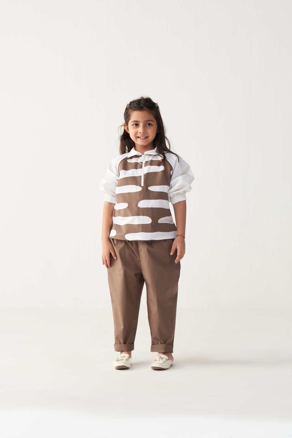 KIDS ABSTRACT APPLIQUE TOP-CEDAR & WHITE