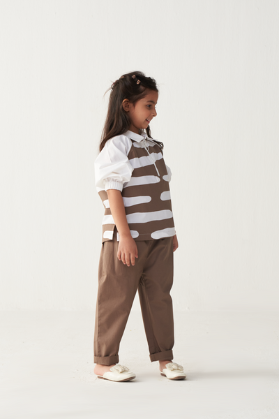 KIDS ABSTRACT APPLIQUE TOP-CEDAR & WHITE