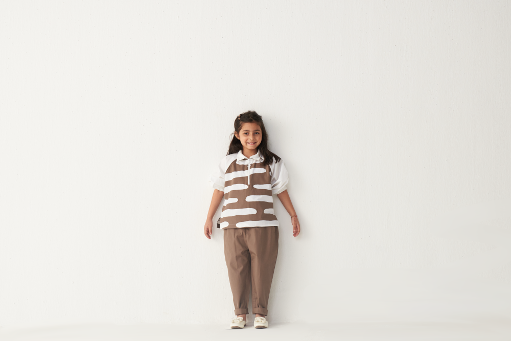 KIDS ABSTRACT APPLIQUE TOP-CEDAR & WHITE