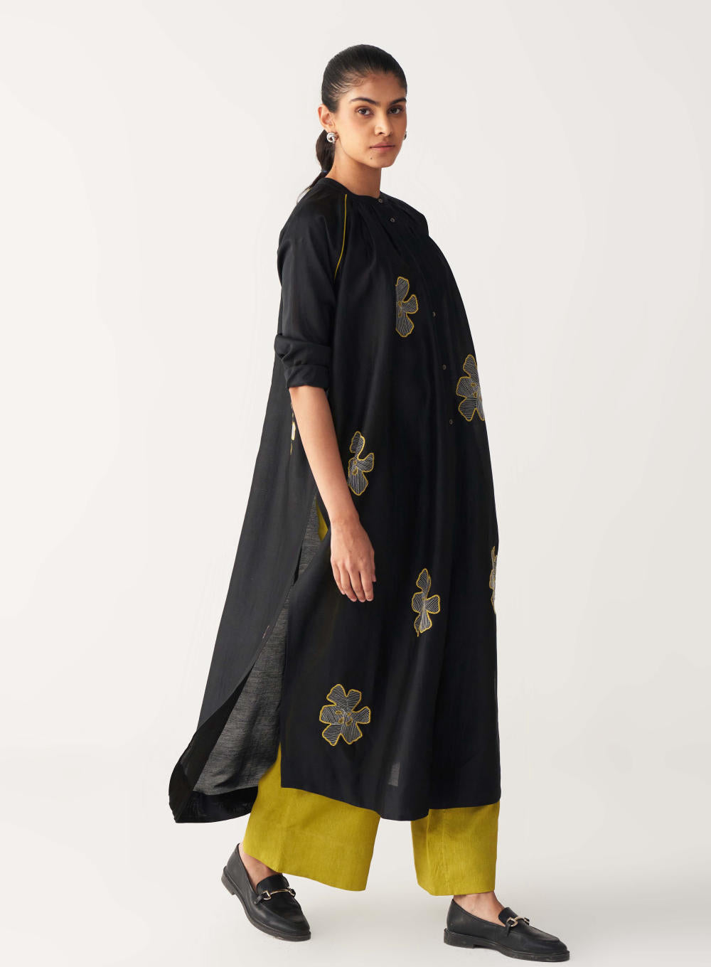 FLORAL EMB. GATHER NECK SHIRT-BLACK