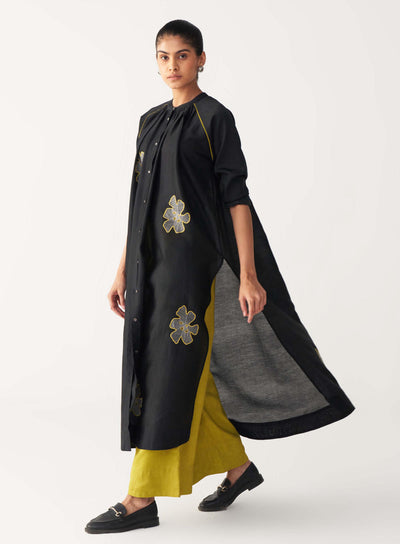 FLORAL EMB. GATHER NECK SHIRT-BLACK
