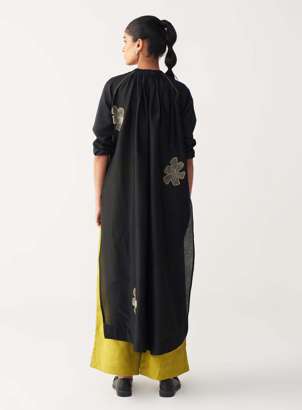 FLORAL EMB. GATHER NECK SHIRT-BLACK
