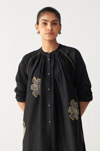 FLORAL EMB. GATHER NECK SHIRT-BLACK