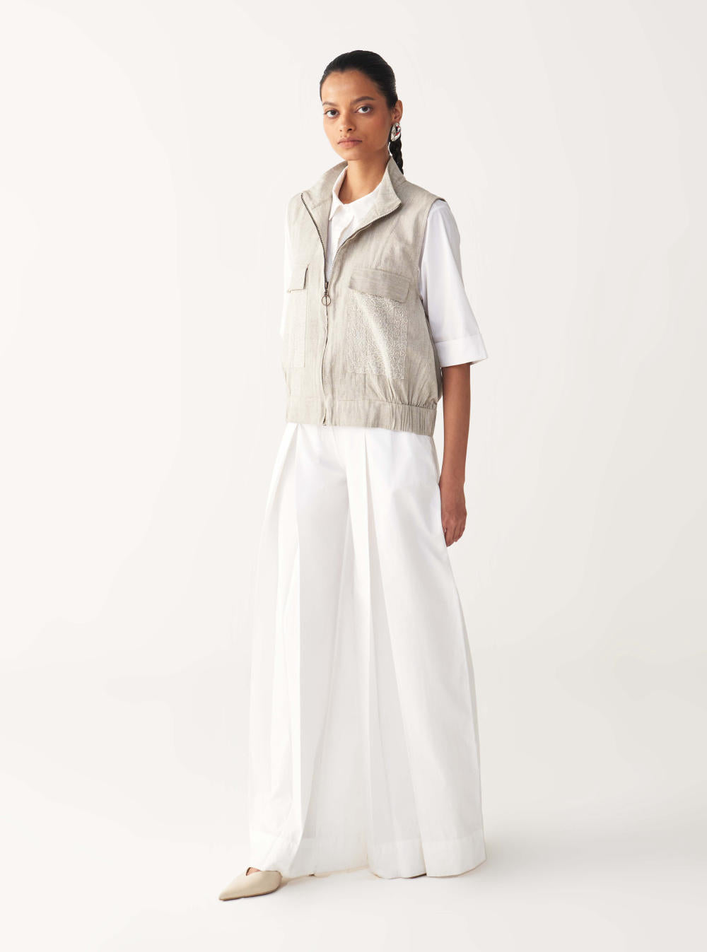 SLEEVELESS EMB. POCKET BOMBER -BEIGE