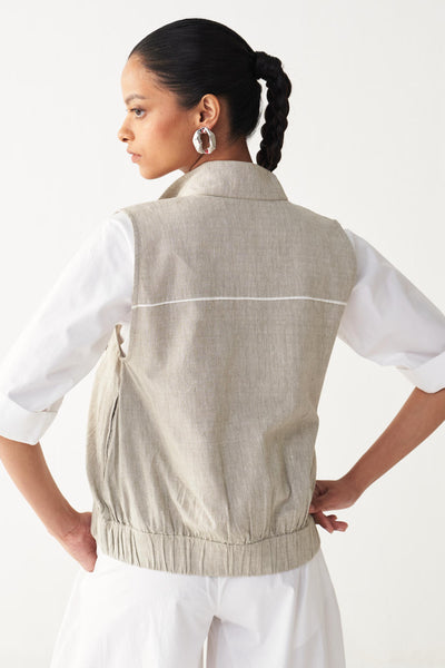 SLEEVELESS EMB. POCKET BOMBER -BEIGE