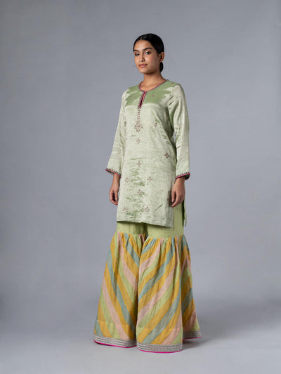 Soondur Kurti