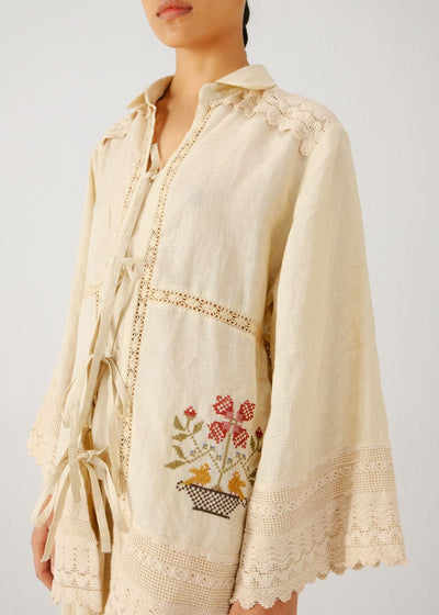 Tie up shirt-Ivory vase emb.