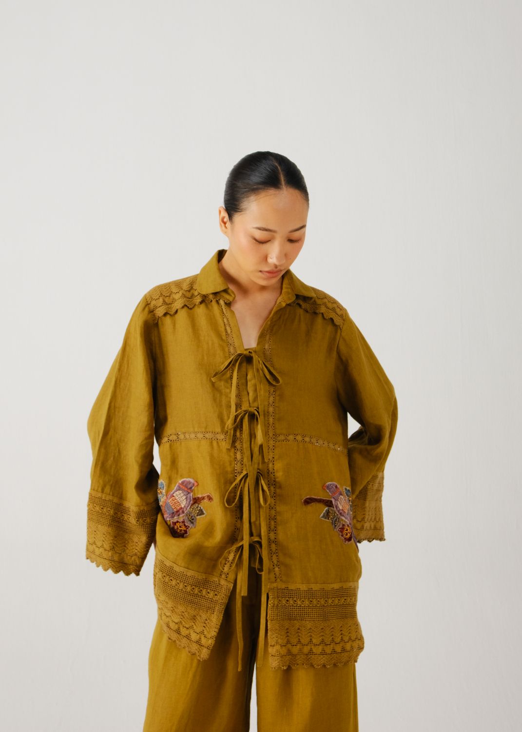 Tie up shirt-Olive parrot emb.
