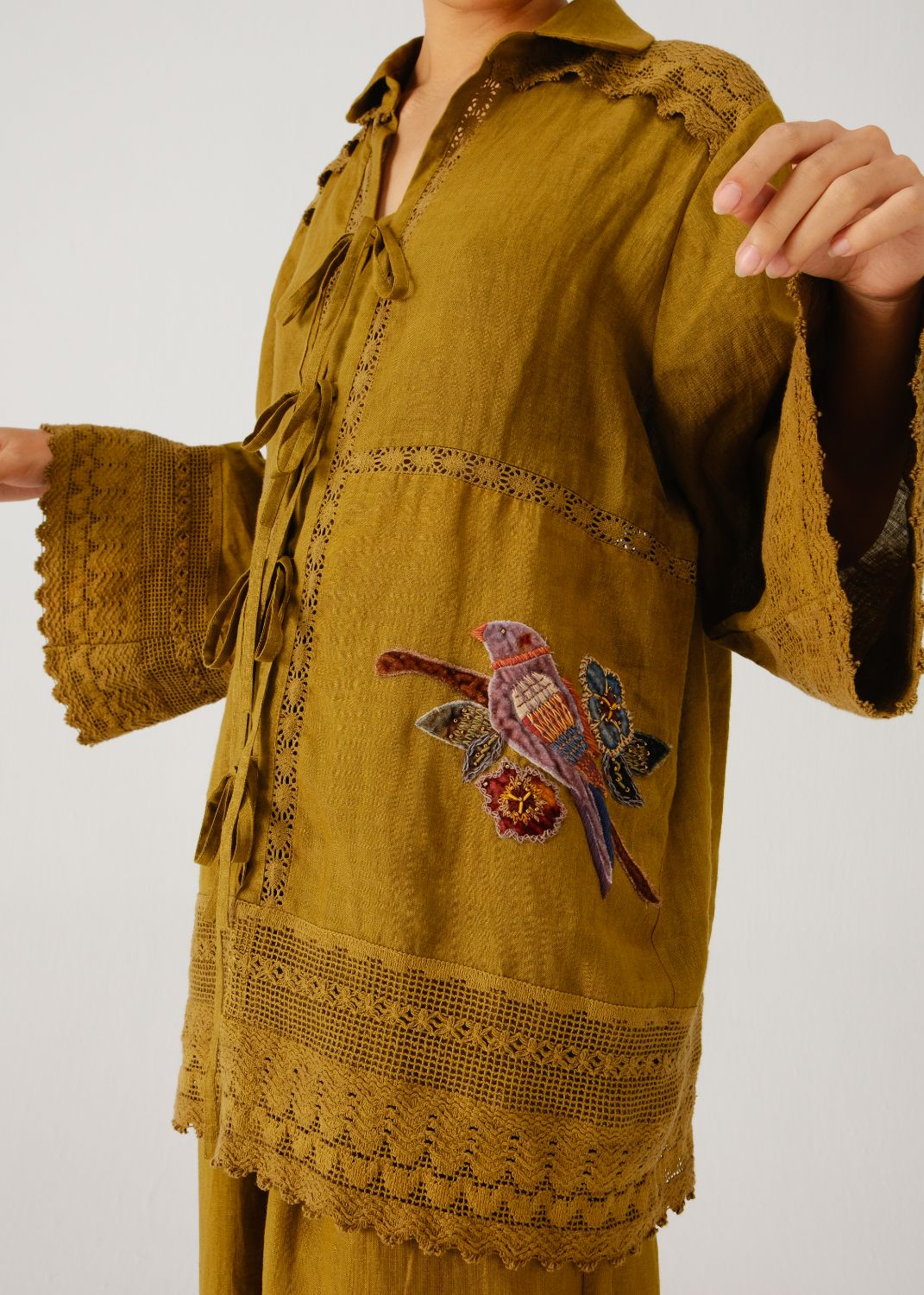 Tie up shirt-Olive parrot emb.