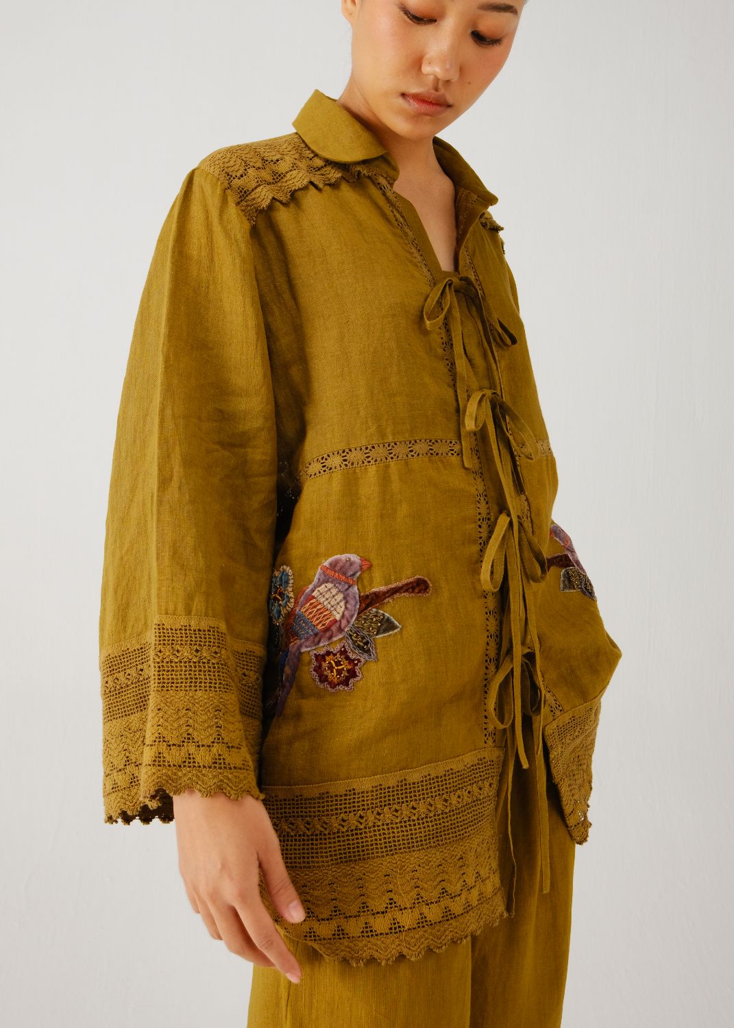 Tie up shirt-Olive parrot emb.